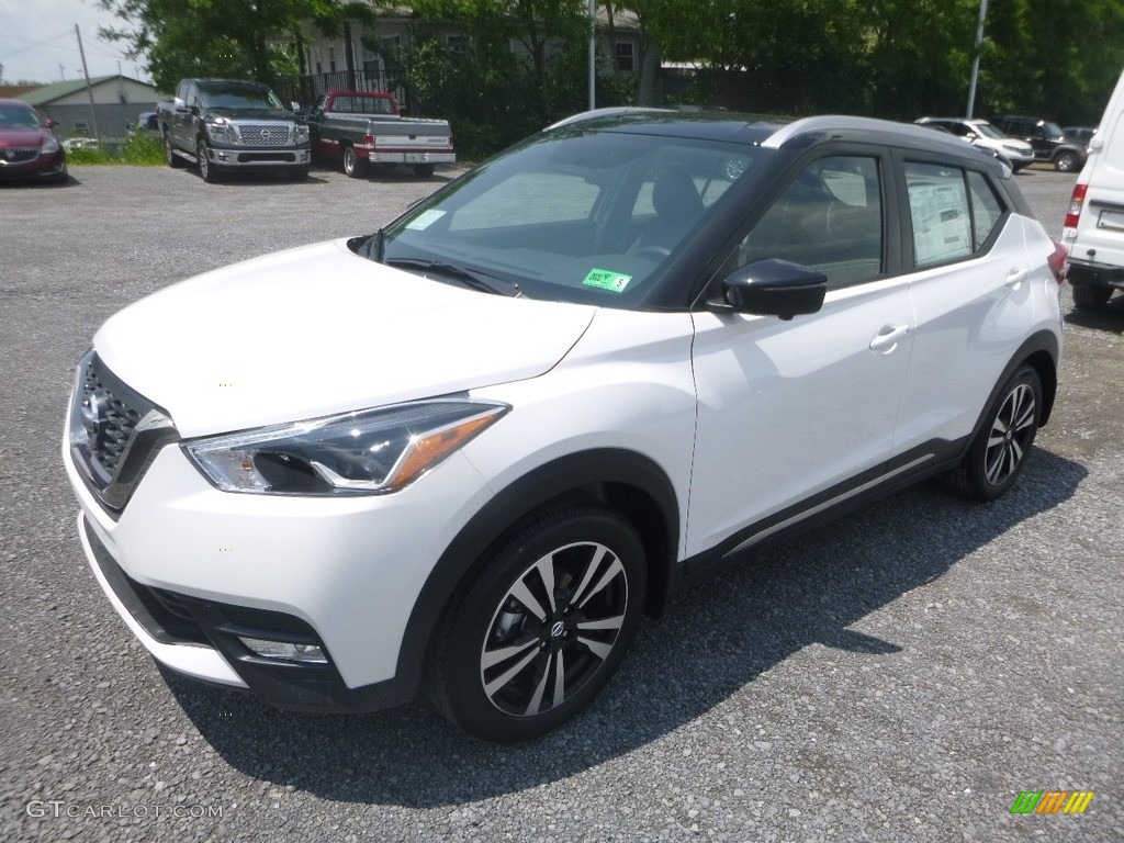 2019 Nissan Kicks SR Exterior Photos