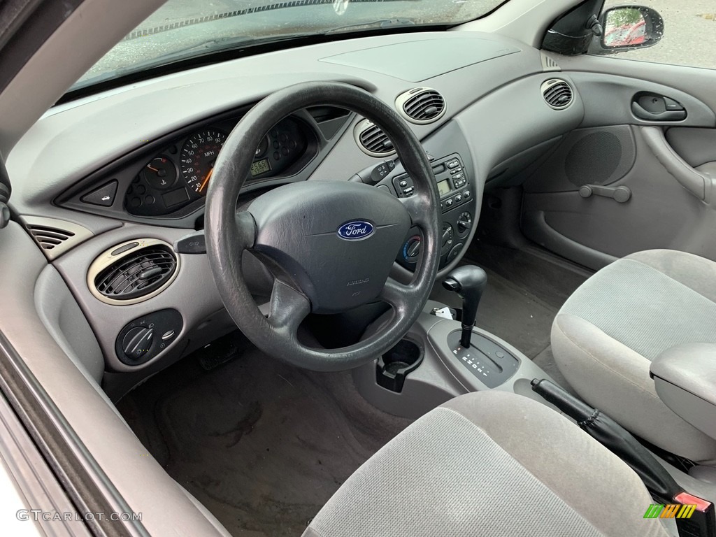 2002 Focus LX Sedan - CD Silver Metallic / Medium Graphite photo #9
