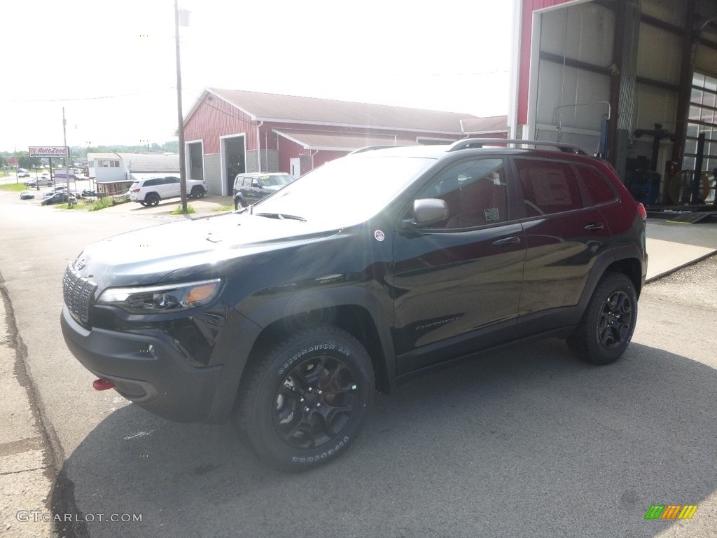 2019 Cherokee Trailhawk 4x4 - Diamond Black Crystal Pearl / Black photo #1