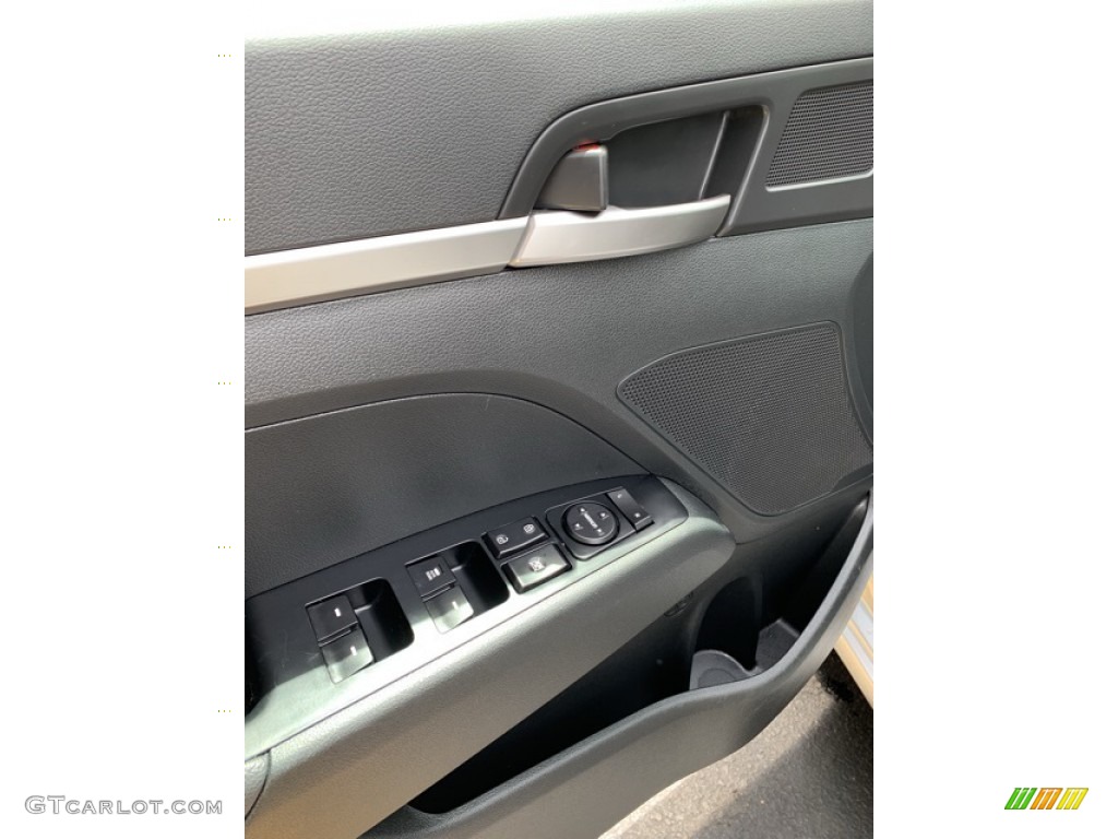 2019 Elantra SE - Symphony Silver / Black photo #12