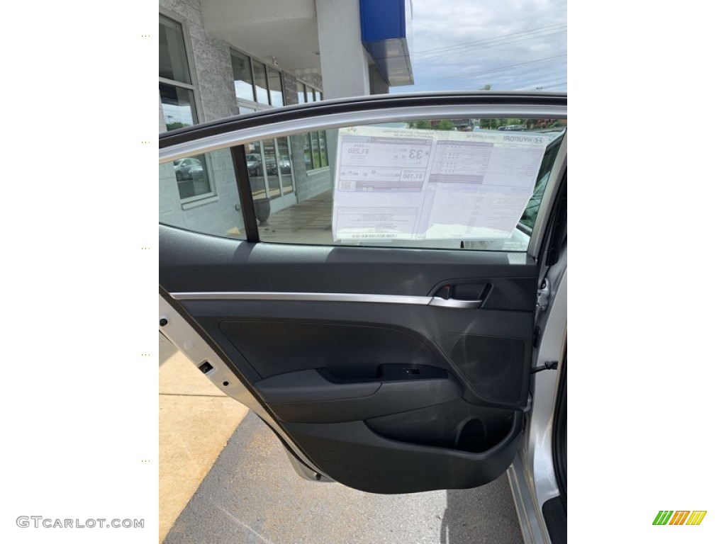 2019 Elantra SE - Symphony Silver / Black photo #17