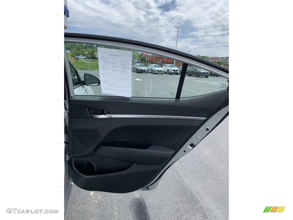 2019 Elantra SE - Symphony Silver / Black photo #24