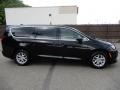 2017 Brilliant Black Crystal Pearl Chrysler Pacifica LX  photo #7