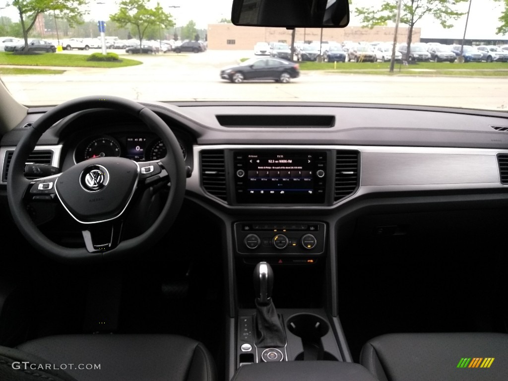 2019 Volkswagen Atlas SE 4Motion Titan Black Dashboard Photo #133579893