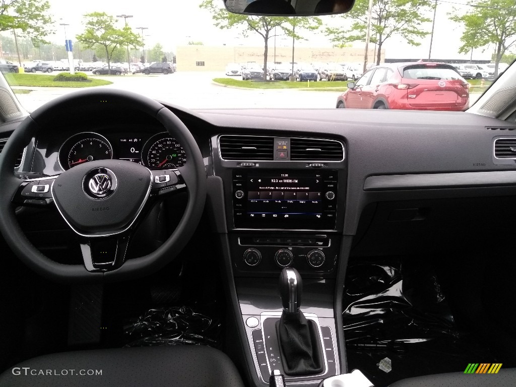 2019 Volkswagen Golf SE Titan Black Dashboard Photo #133580020