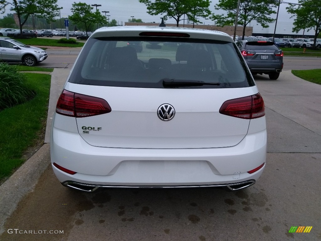 2019 Volkswagen Golf SE Marks and Logos Photos