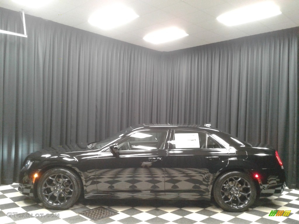 Gloss Black Chrysler 300