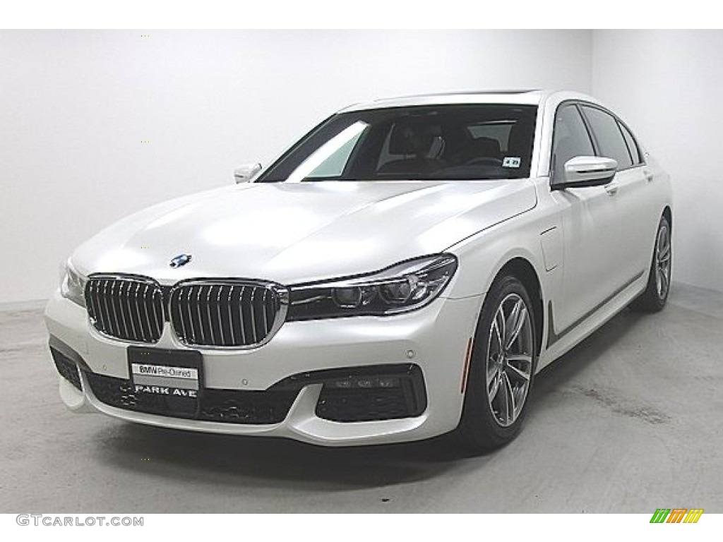 2018 7 Series 740e iPerformance xDrive Sedan - Alpine White / Tartufo photo #1