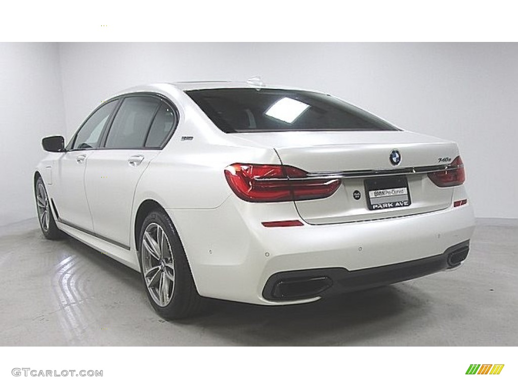 2018 7 Series 740e iPerformance xDrive Sedan - Alpine White / Tartufo photo #2