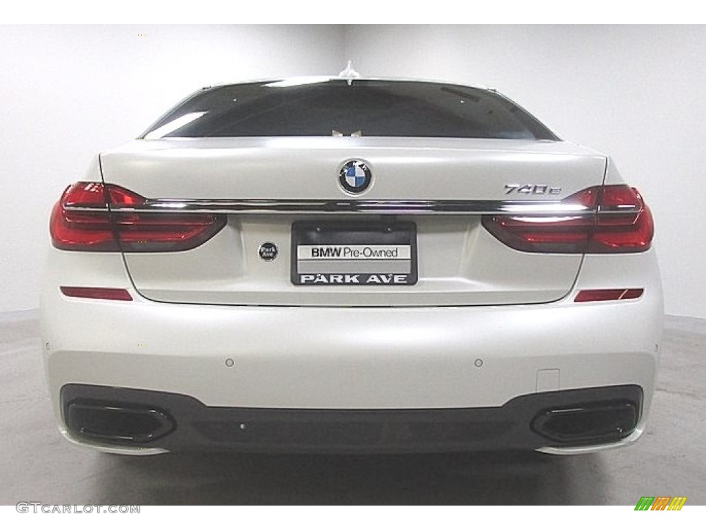 2018 7 Series 740e iPerformance xDrive Sedan - Alpine White / Tartufo photo #3