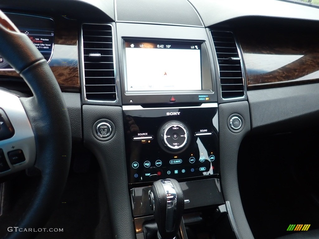 2018 Ford Taurus Limited AWD Controls Photos