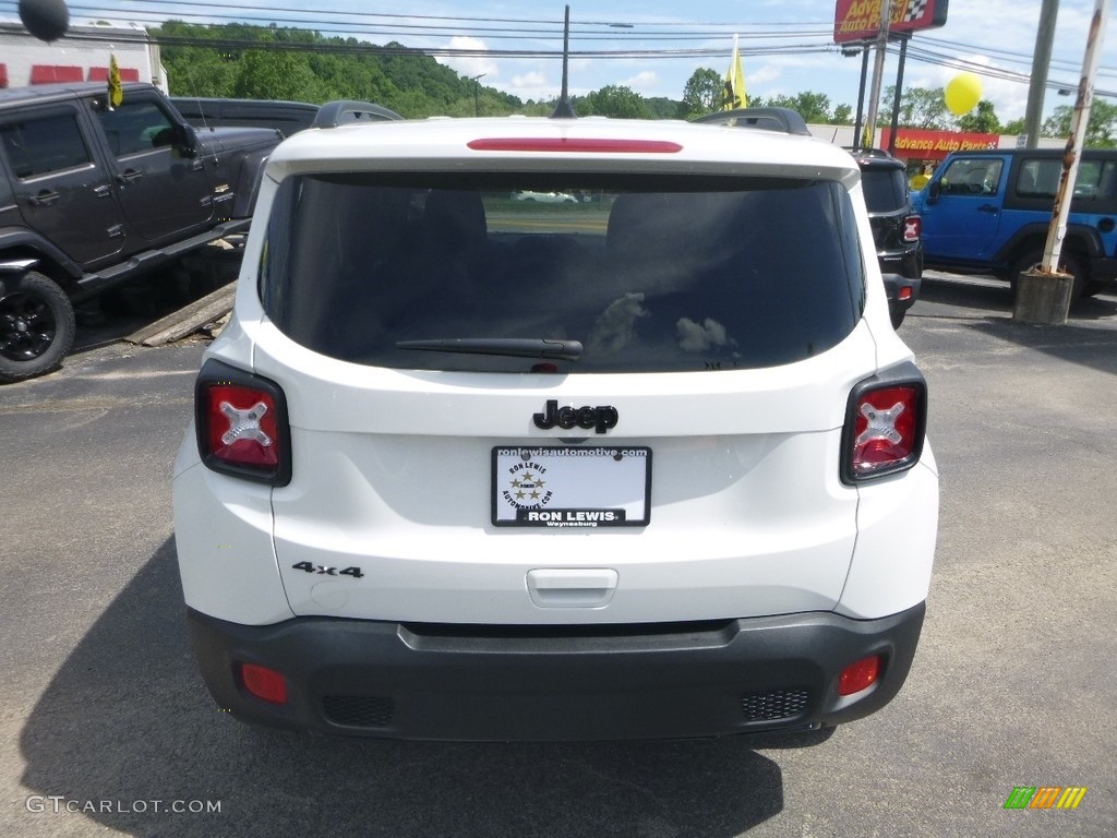 2018 Renegade Latitude 4x4 - Alpine White / Black photo #4