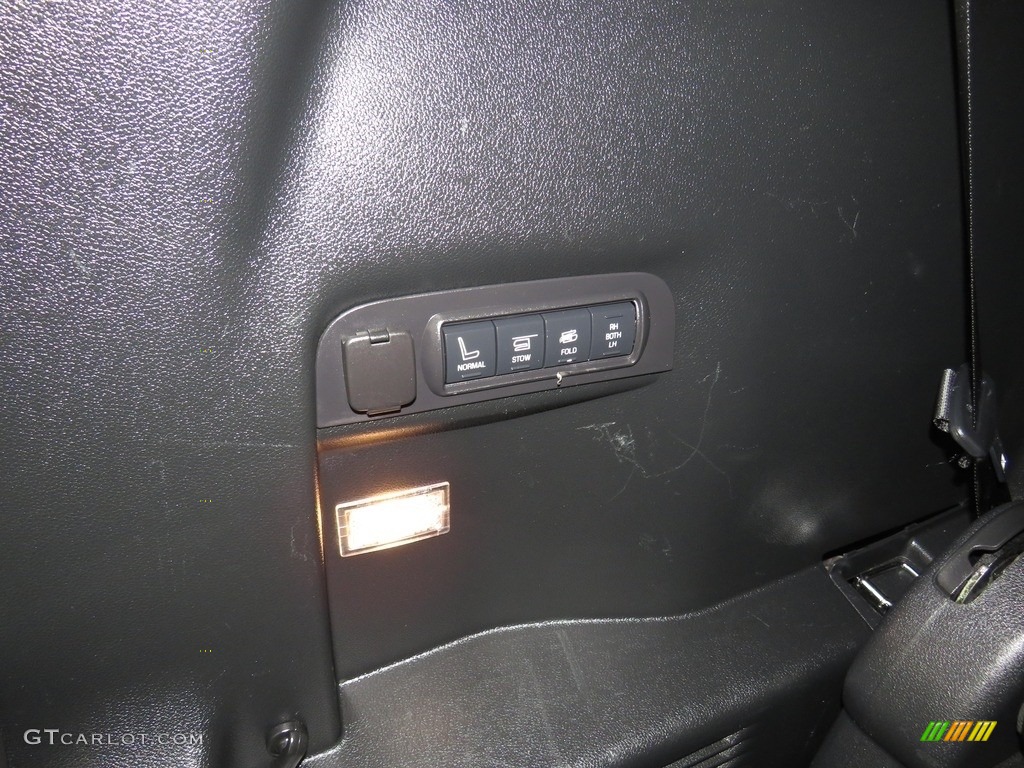 2018 Explorer Limited 4WD - Ingot Silver / Ebony Black photo #16
