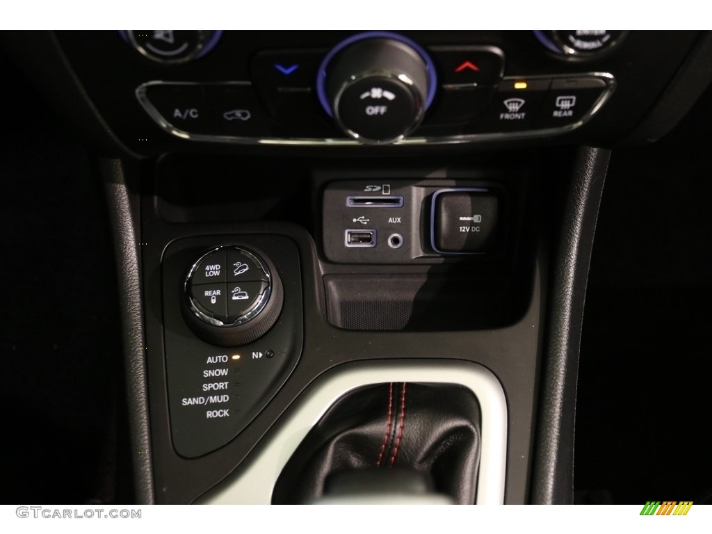2016 Cherokee Trailhawk 4x4 - Rhino / Black photo #17