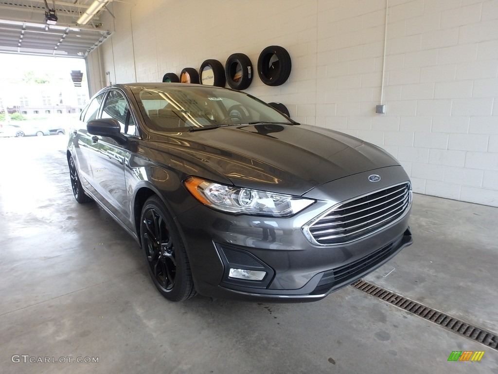 2019 Fusion SE - Magnetic / Light Putty photo #1