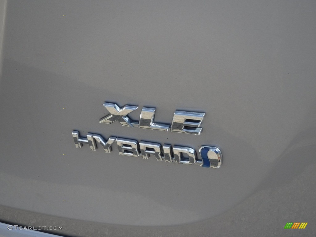 2017 RAV4 XLE AWD Hybrid - Silver Sky Metallic / Ash photo #11
