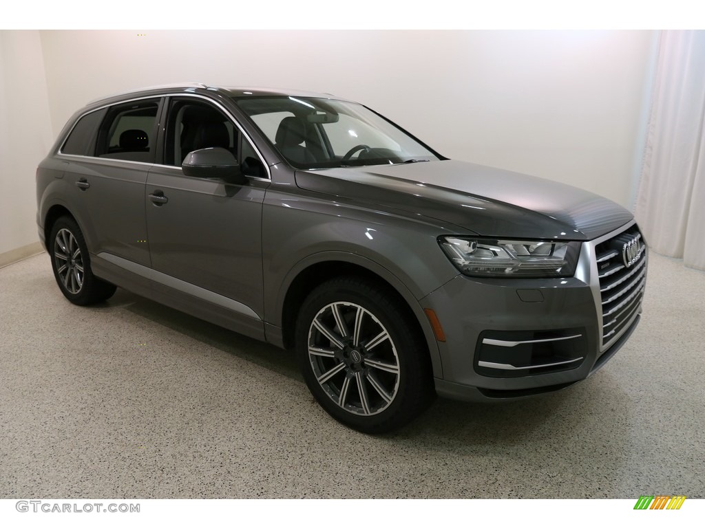 Graphite Gray Metallic Audi Q7