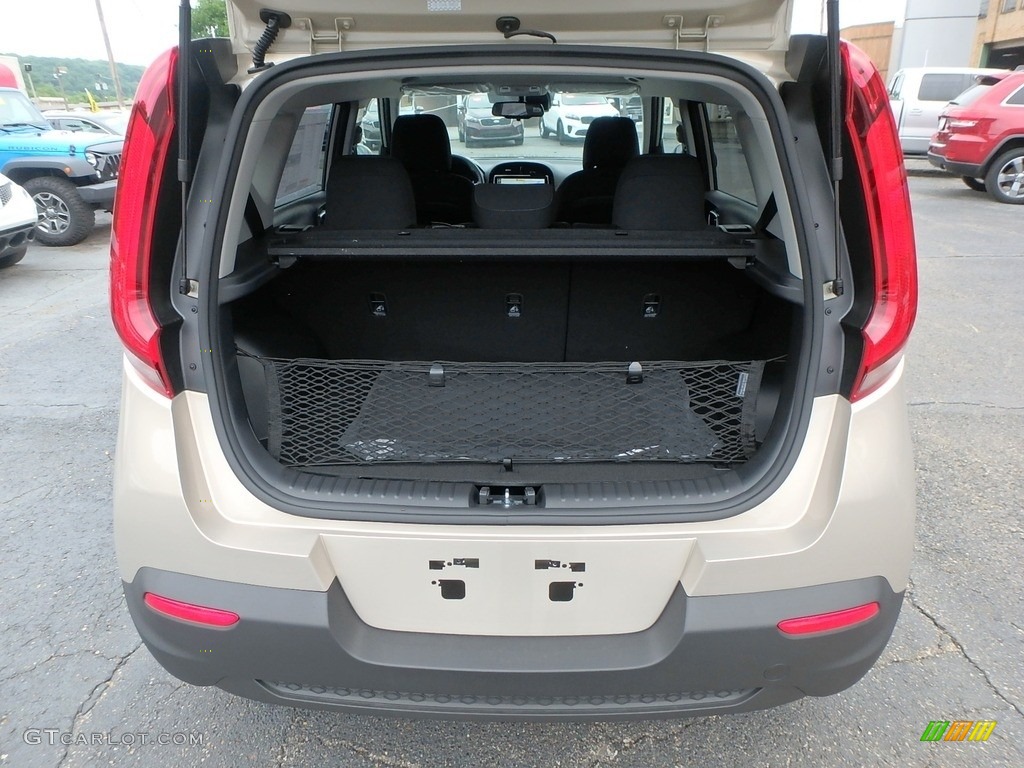 2020 Kia Soul EX Trunk Photo #133636489