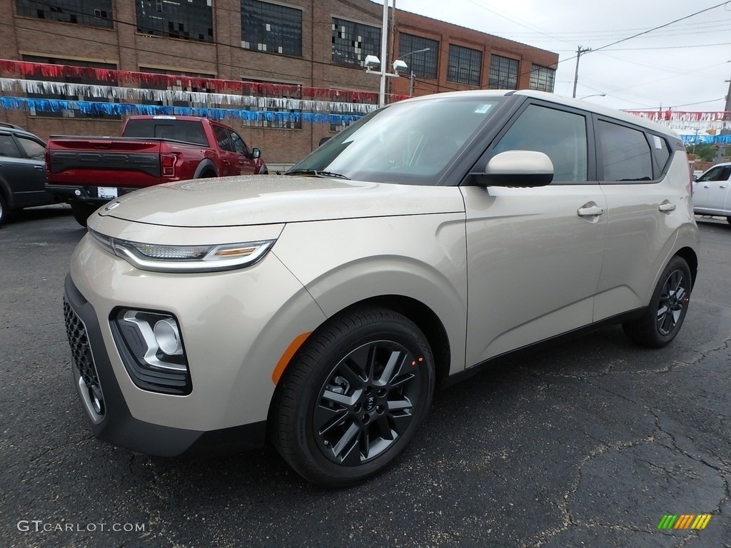 Platinum Gold 2020 Kia Soul EX Exterior Photo #133636579