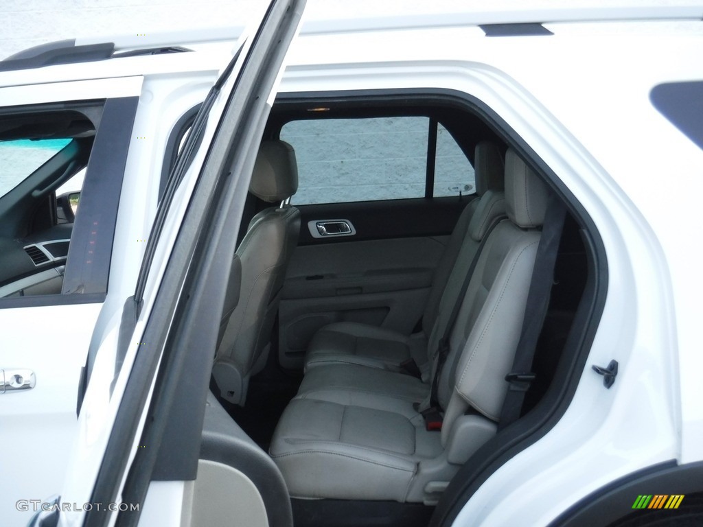 2013 Explorer XLT 4WD - Oxford White / Medium Light Stone photo #28