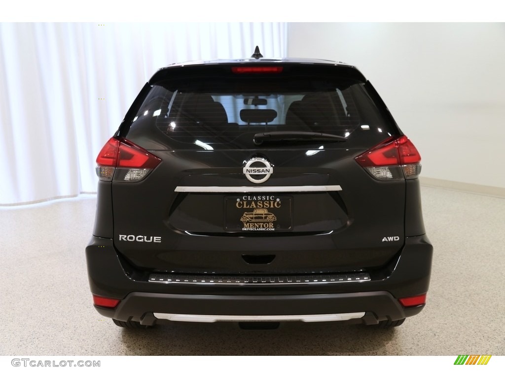 2017 Rogue S AWD - Magnetic Black / Charcoal photo #16