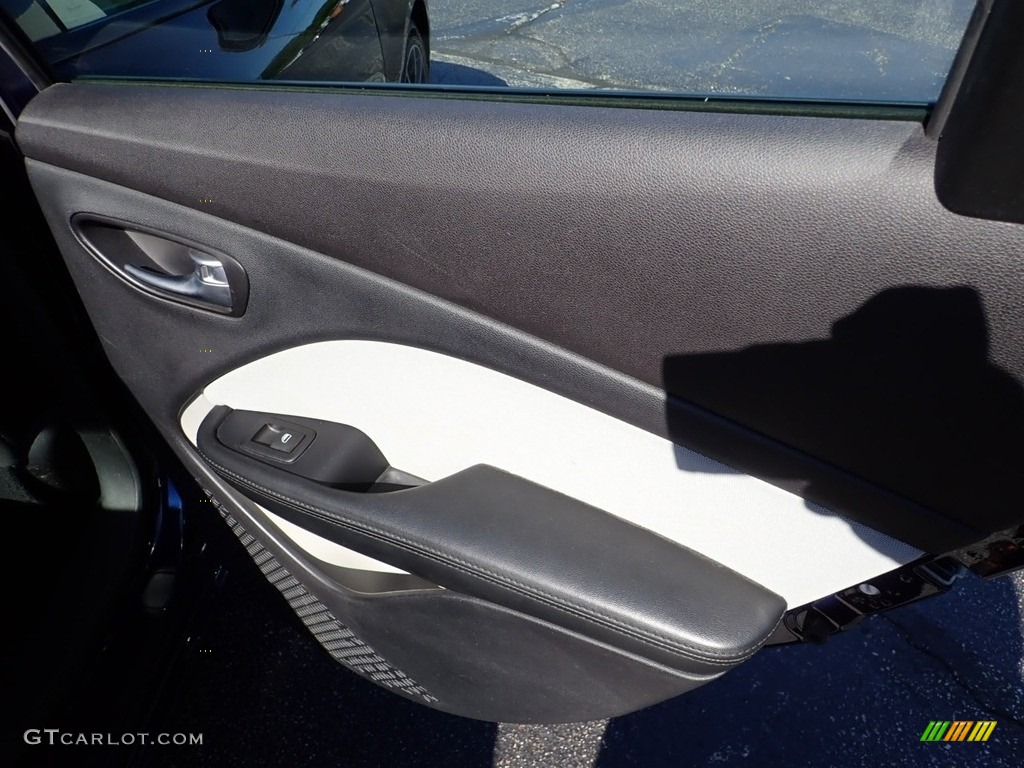 2015 Dart SXT - True Blue Pearl / Black/Light Tungsten Accent Stitching photo #18