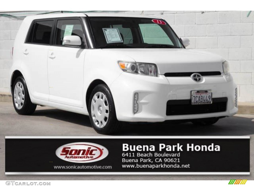 2013 xB  - Super White / Dark Gray photo #1