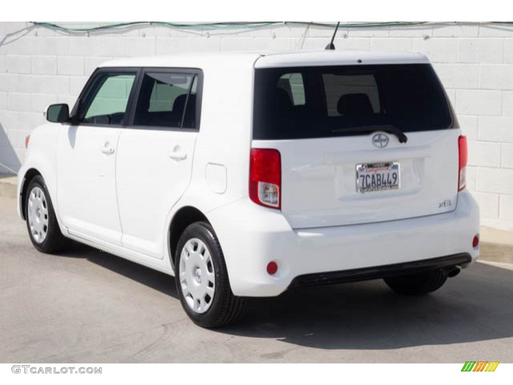 2013 xB  - Super White / Dark Gray photo #2