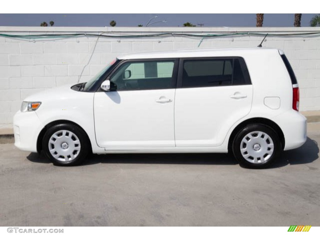 2013 xB  - Super White / Dark Gray photo #8