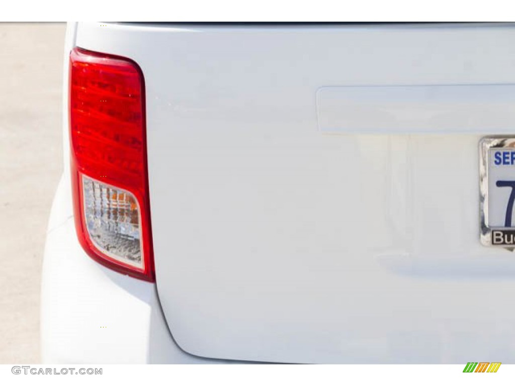 2013 xB  - Super White / Dark Gray photo #10
