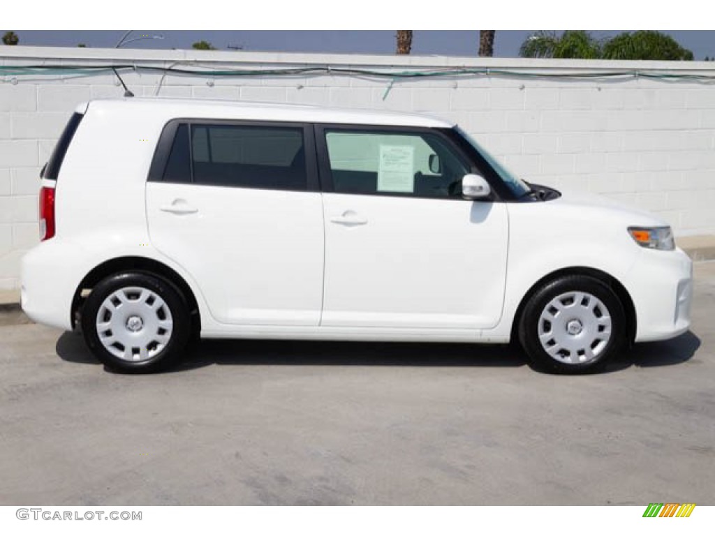 2013 xB  - Super White / Dark Gray photo #12