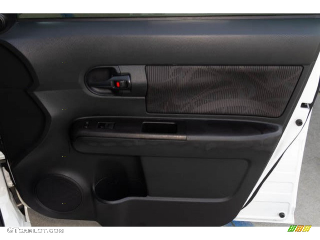 2013 xB  - Super White / Dark Gray photo #28