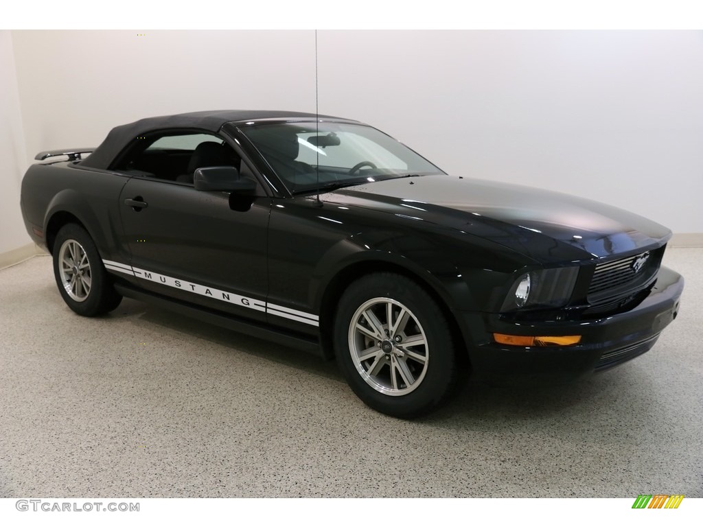 2005 Mustang V6 Premium Convertible - Black / Dark Charcoal photo #2