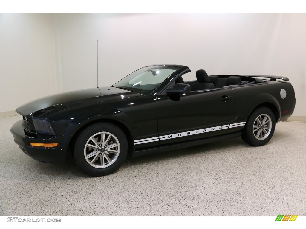 2005 Mustang V6 Premium Convertible - Black / Dark Charcoal photo #4
