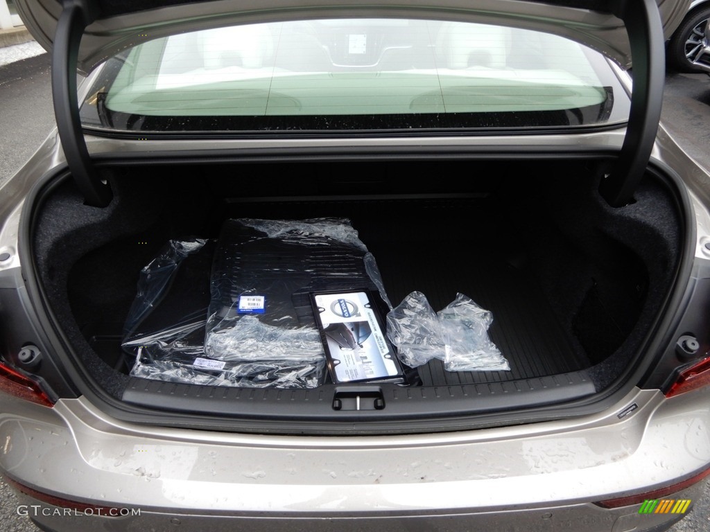 2019 Volvo S60 T6 AWD Momentum Trunk Photo #133714008
