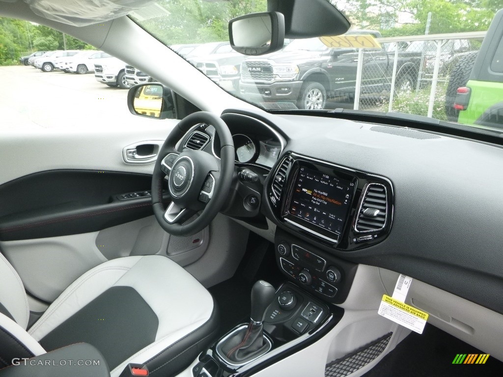 2019 Compass Limited 4x4 - Sting-Gray / Black/Ski Gray photo #11