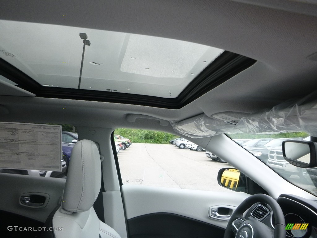 2019 Compass Limited 4x4 - Sting-Gray / Black/Ski Gray photo #12