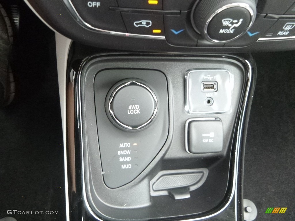 2019 Compass Limited 4x4 - Sting-Gray / Black/Ski Gray photo #20