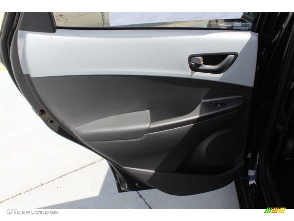 2019 Hyundai Kona SEL Gray/Black Door Panel Photo #133721420