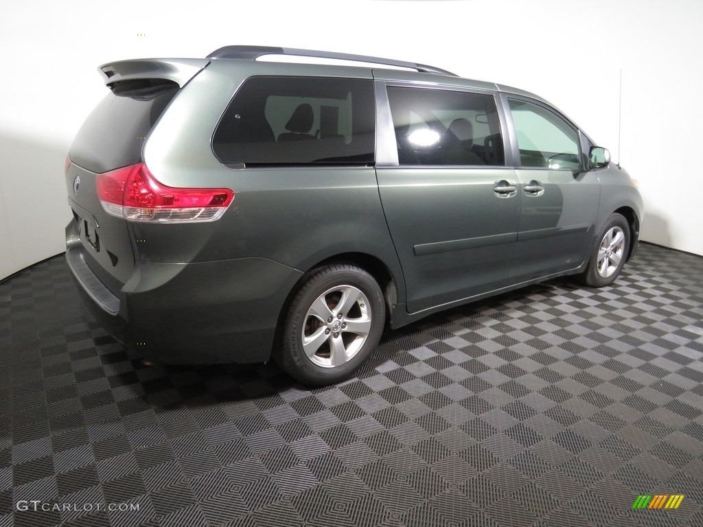 2013 Sienna LE - Cypress Green Pearl / Light Gray photo #16