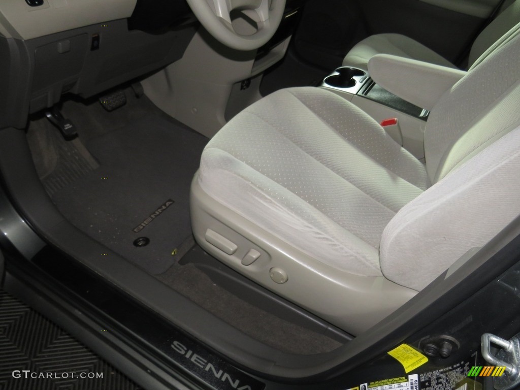 2013 Sienna LE - Cypress Green Pearl / Light Gray photo #23