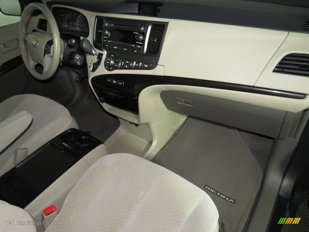 2013 Sienna LE - Cypress Green Pearl / Light Gray photo #32