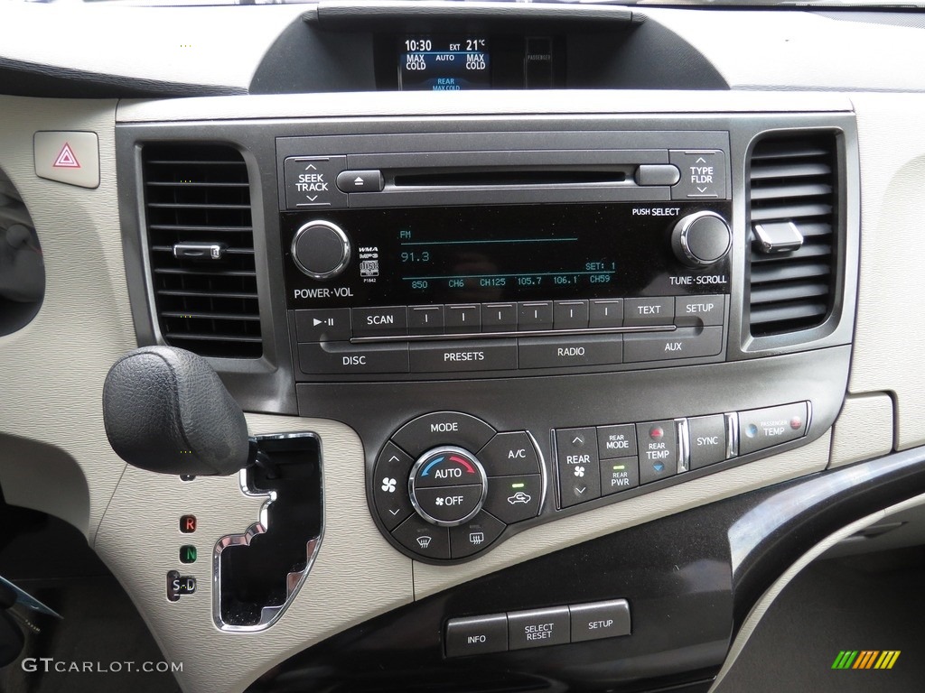 2013 Sienna LE - Cypress Green Pearl / Light Gray photo #44