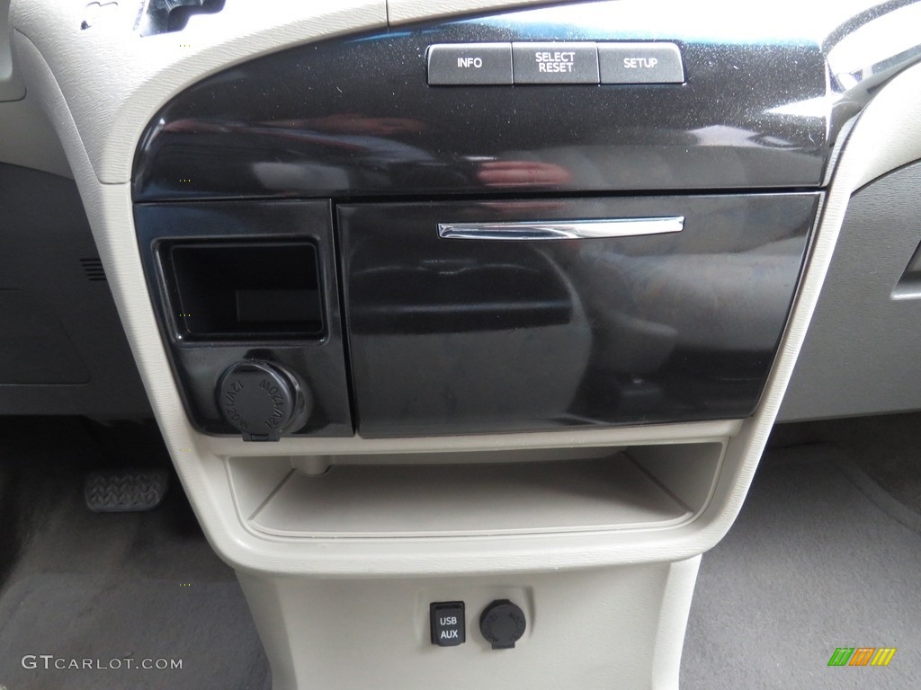 2013 Sienna LE - Cypress Green Pearl / Light Gray photo #49