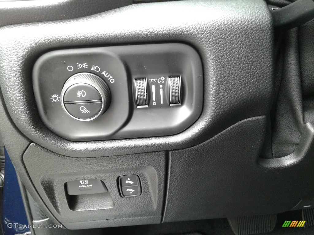2019 1500 Laramie Crew Cab 4x4 - Patriot Blue Pearl / Black photo #16