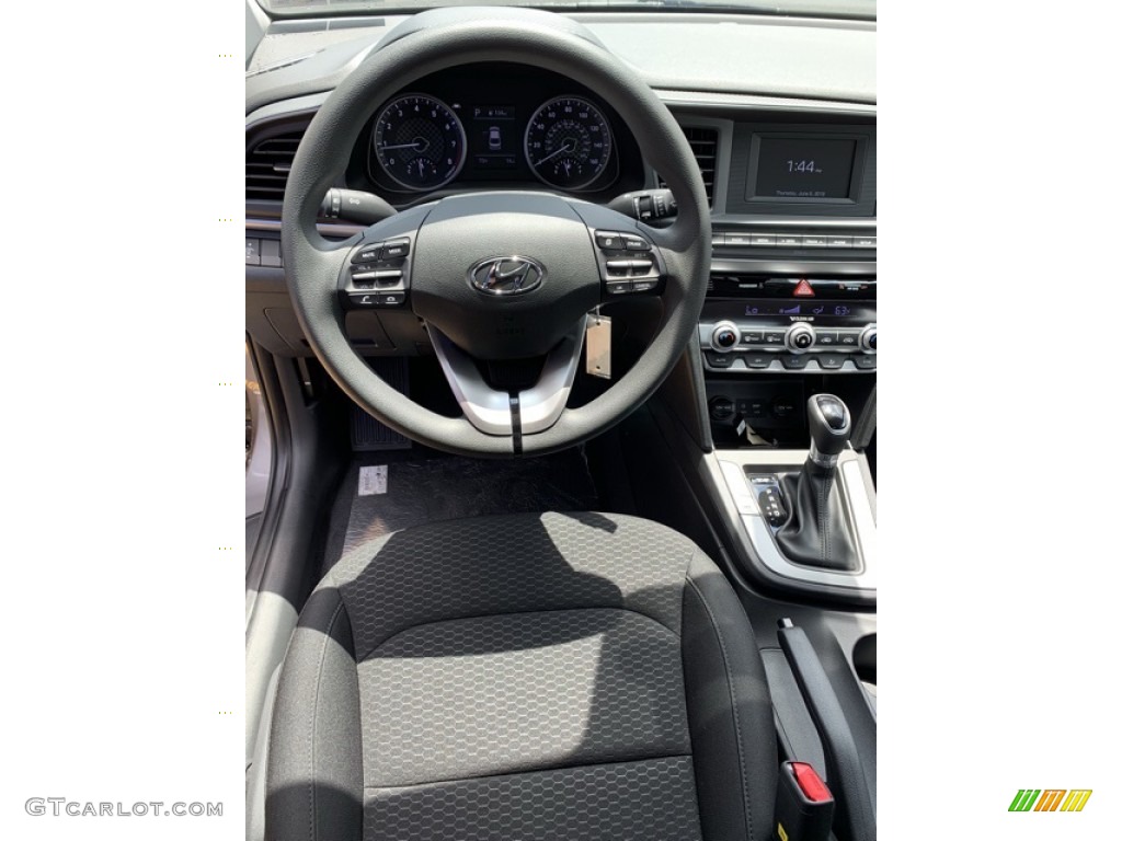 2020 Hyundai Elantra SE Gray Dashboard Photo #133726526