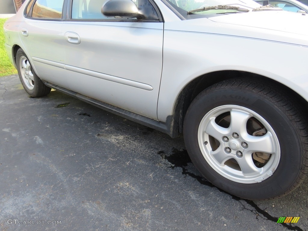 2005 Taurus SE - Silver Frost Metallic / Ebony Black photo #3