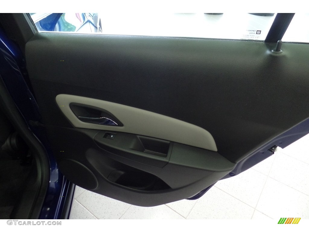 2012 Cruze LS - Blue Topaz Metallic / Jet Black/Medium Titanium photo #17