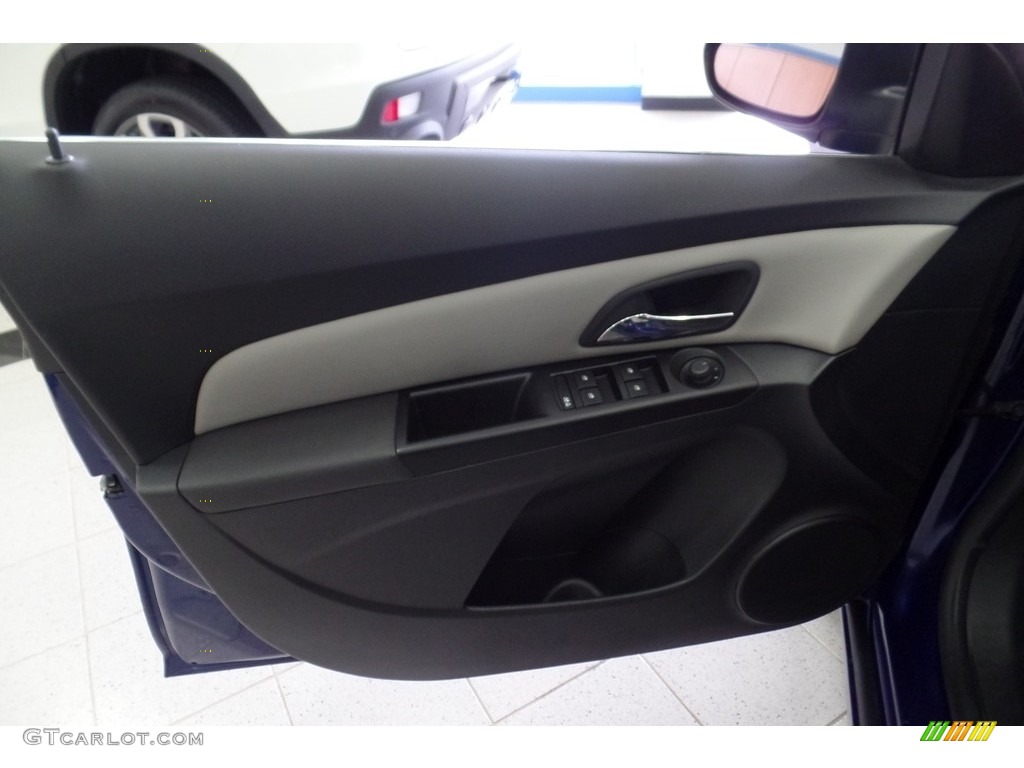 2012 Cruze LS - Blue Topaz Metallic / Jet Black/Medium Titanium photo #25