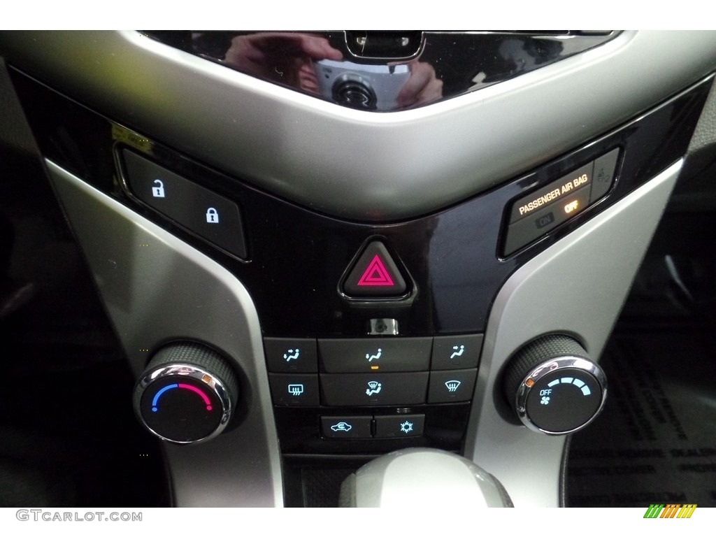 2012 Cruze LS - Blue Topaz Metallic / Jet Black/Medium Titanium photo #32